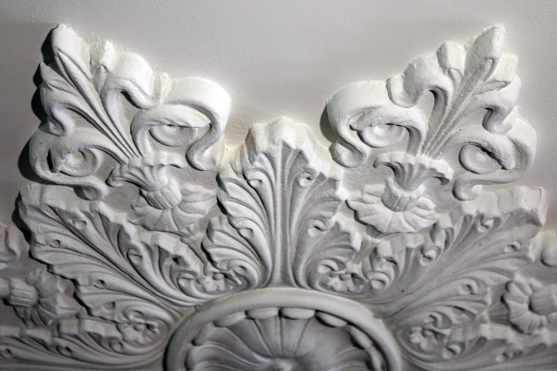 Close-up of plaster ornament — DeCorGips