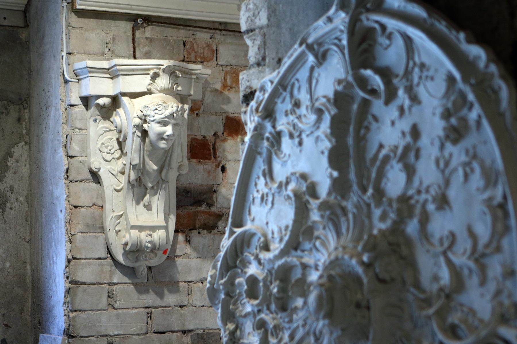 Decorative plaster element — DeCorGips