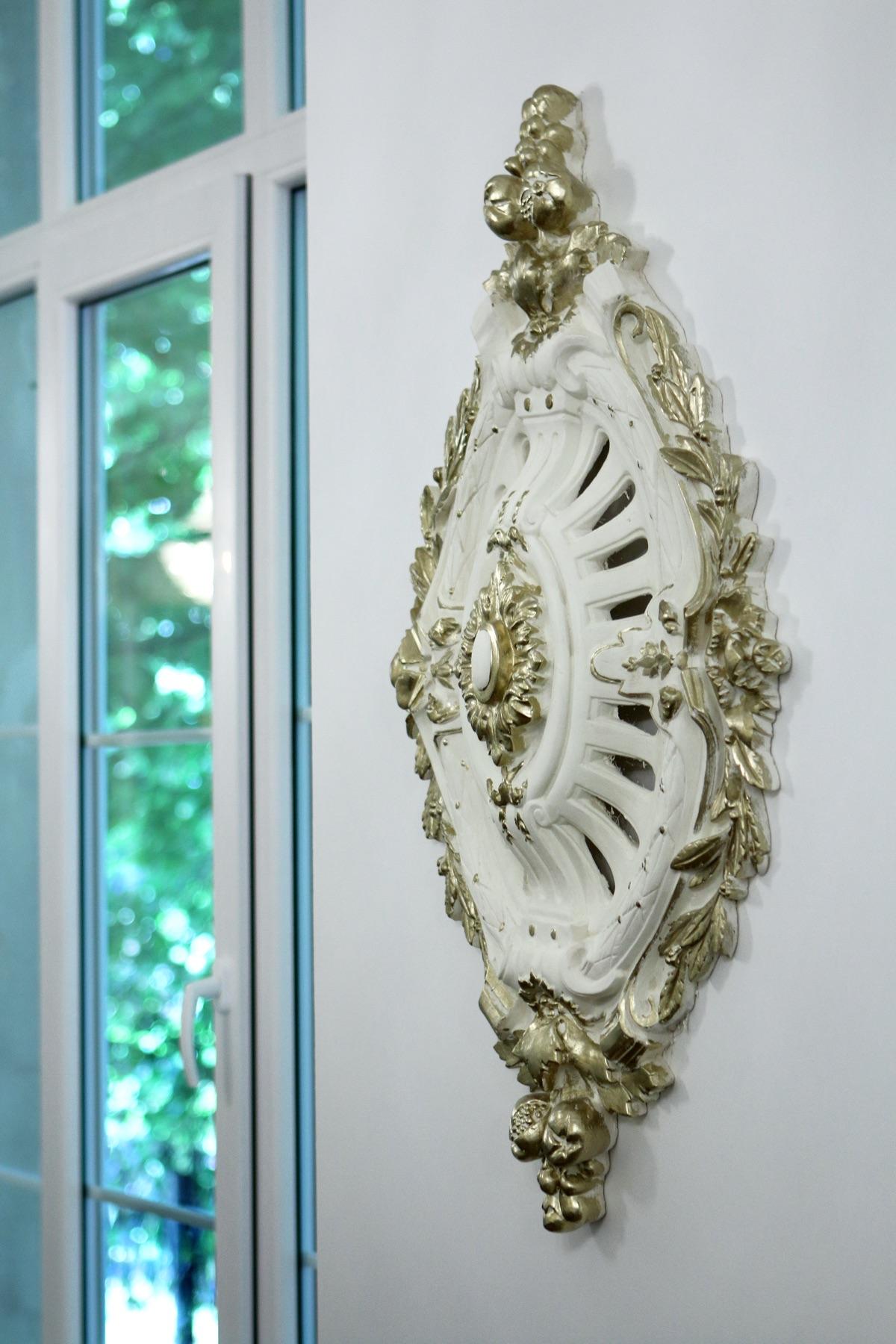 Decorative plaster element — DeCorGips