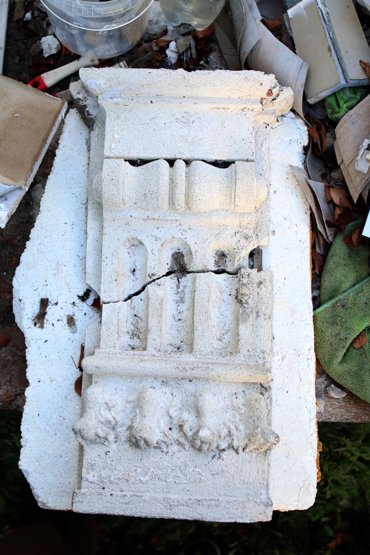 Restoration of an antique plaster element — DeCorGips