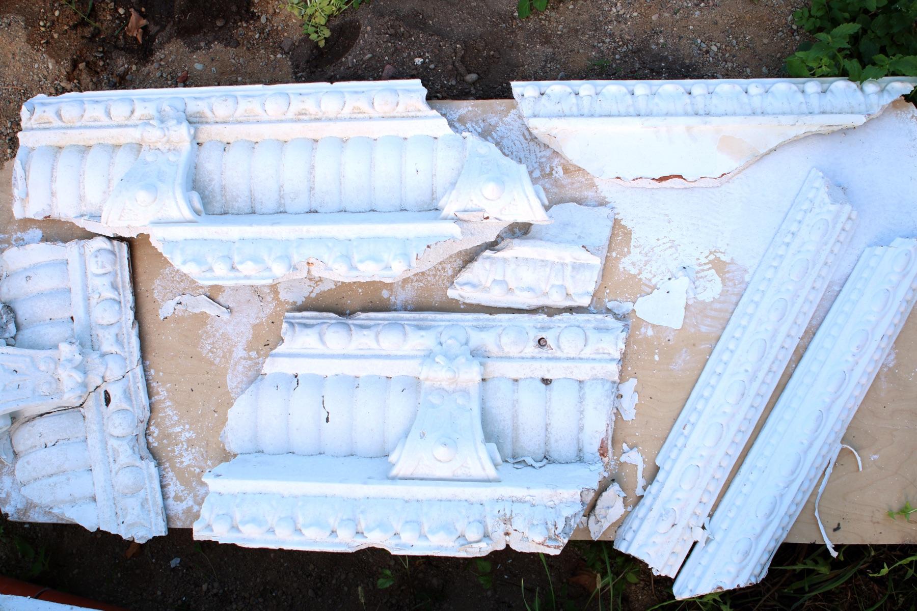 Restoration of an antique plaster element — DeCorGips