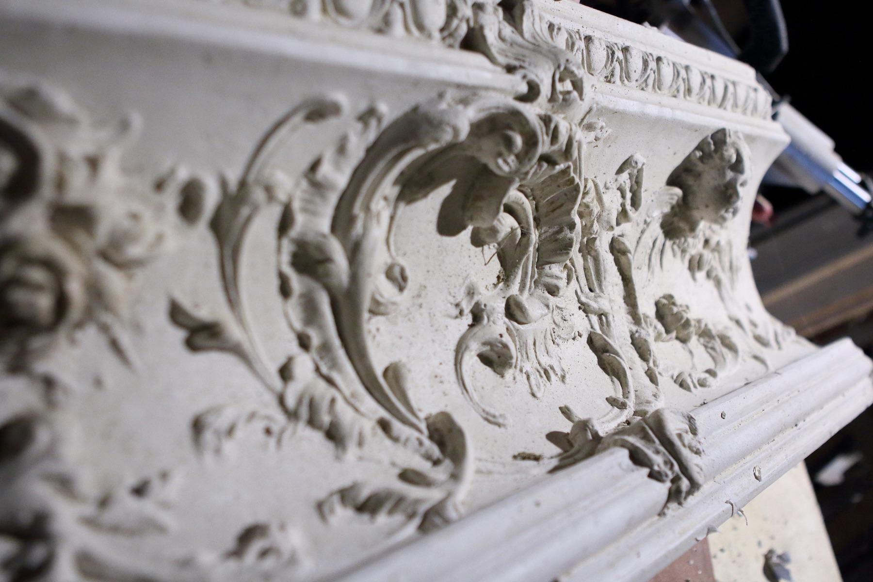 Close-up of plaster ornament — DeCorGips
