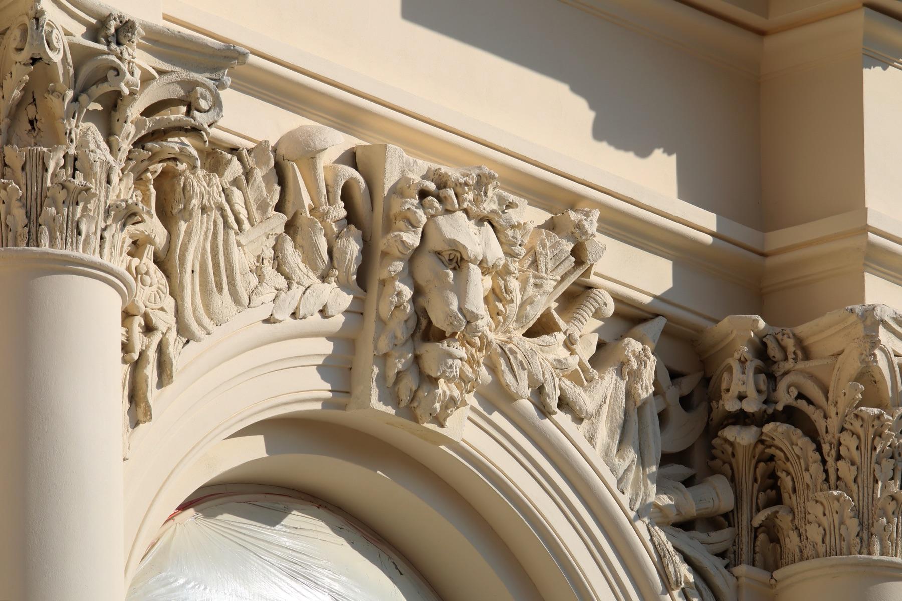 Decorative plaster element — DeCorGips